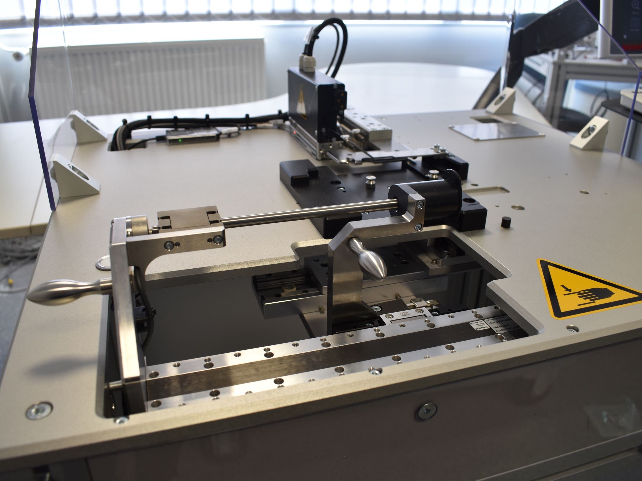 Linearity tester for syringe pushers